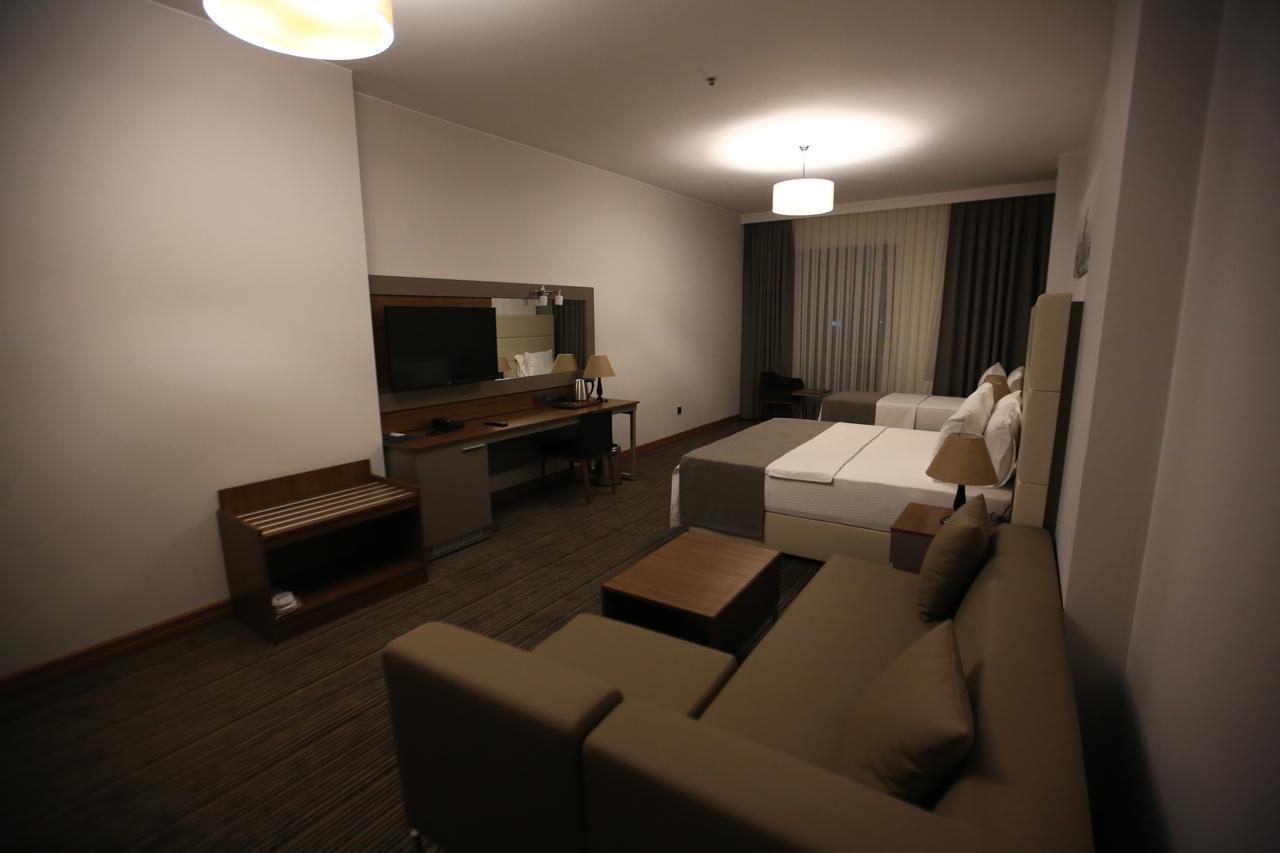 Familya Otel Erbaa Esterno foto